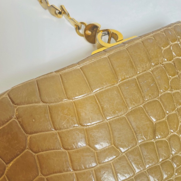 Vintage Crocodile Embossed Leather Tan Accordion Clutch with Gold Chain - Picture 7 of 10